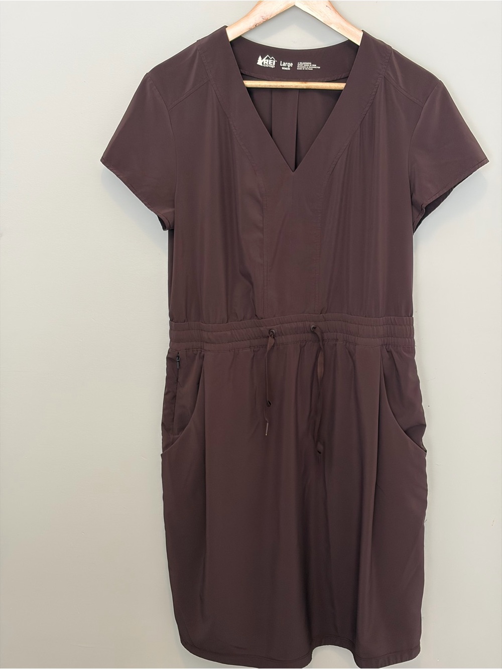 REI Women’s Short Sleeve V-Neck Drawstring Dress — Brown
